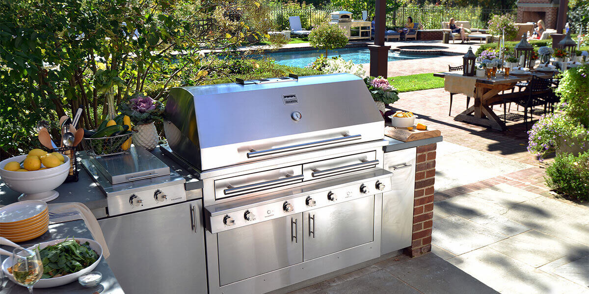 Chicago-outdoor-kitchen-built-in-grill-pizza-oven